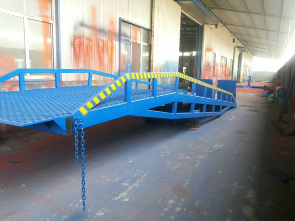 移動(dòng)液壓登車橋